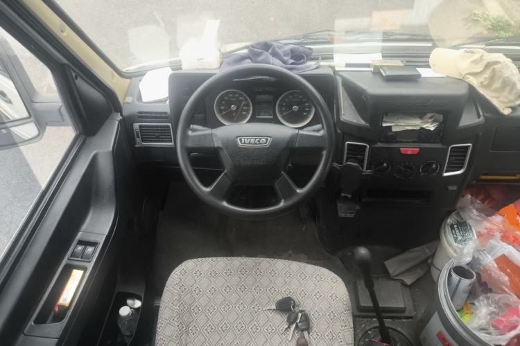 Used Iveco Daily 2017 2.5T A35 Passenger Van 5-7 Seats Model 47Z5 Steering Wheel