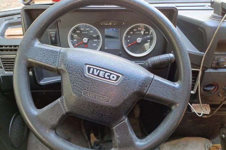 Used Iveco Daily 2017 2.5T A35 Passenger Van 5-7 Seats Model 47Z5 Steering Wheel