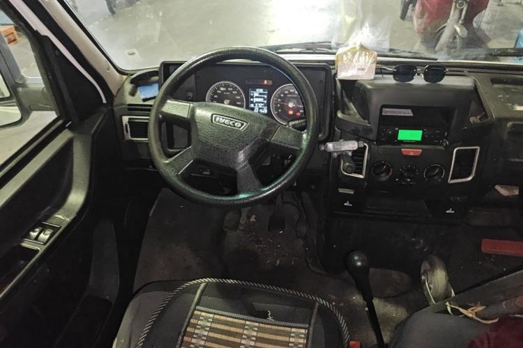 Used Iveco Daily 2017 2.5T A35 Passenger Van 5-7 Seats Model 47Z5 Steering Wheel