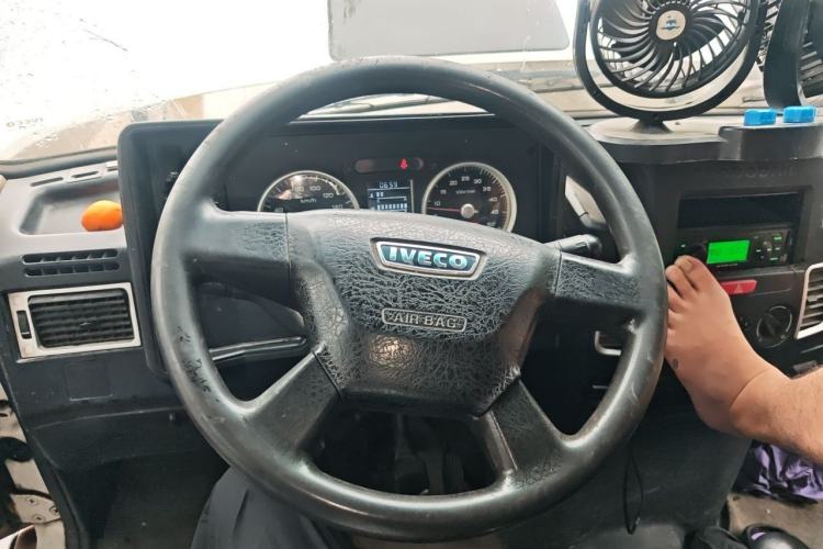 Used Iveco Daily 2017 2.5T A35 Passenger Van 5-7 Seats Model 47Z5 Steering Wheel
