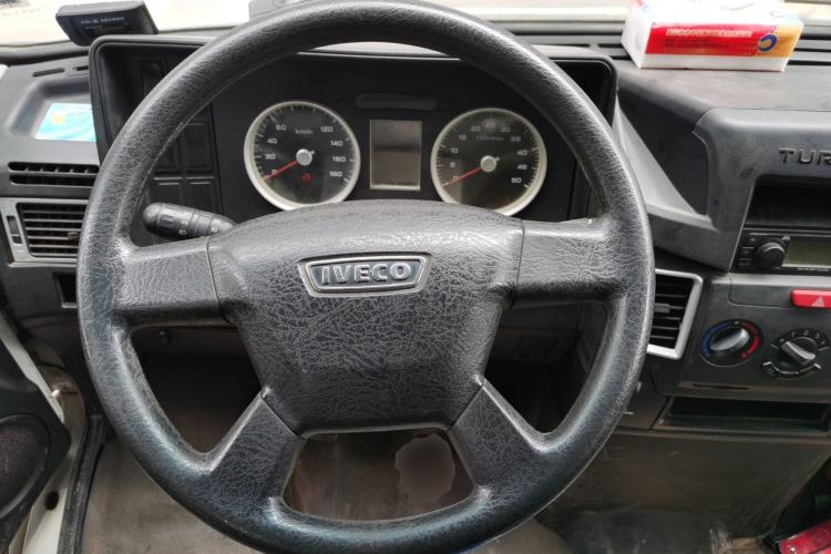 Used Iveco Daily 2017 2.5T A35 Passenger Van 5-7 Seats Model 47Z5 Steering Wheel