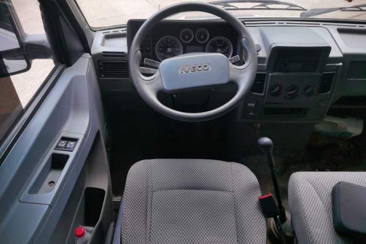 Used Iveco Daily 2017 2.5T A35 Passenger Van 5-7 Seats Model 47Z5 Steering Wheel