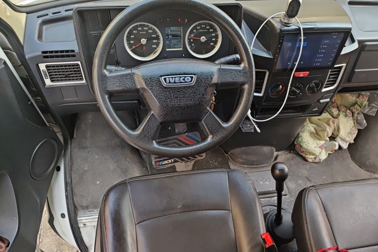 Used Iveco Daily 2017 2.5T A35 Passenger Van 5-7 Seats Model 47Z5 Steering Wheel