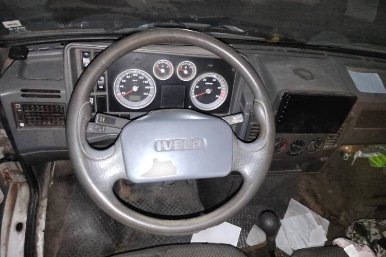 Used Iveco Daily 2017 2.5T A35 Passenger Van 5-7 Seats Model 47Z5 Steering Wheel