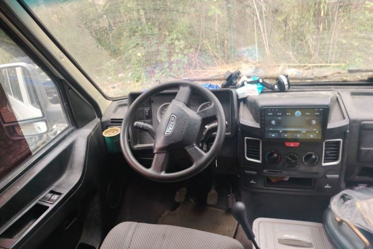 Used Iveco Daily 2017 2.5T A35 Passenger Van 5-7 Seats Model 47Z5 Steering Wheel