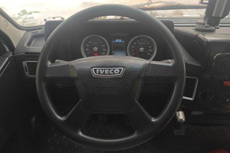 Used Iveco Daily 2017 2.5T A40 Passenger Van 7 Seats Model 47Z5 Steering Wheel
