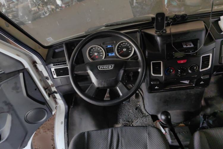 Used Iveco Daily 2017 2.5T A35 Passenger Van 5-7 Seats Model 47Z5 Steering Wheel