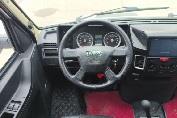 Used Iveco Daily 2017 2.5T A35 Low-Roof 5-7 Seater Passenger Van 47Z5 Steering Wheel