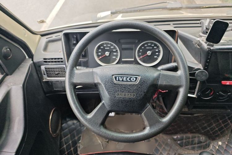 Used Iveco Daily 2017 2.5T A35 Passenger Van 5-7 Seats Model 47Z5 Steering Wheel