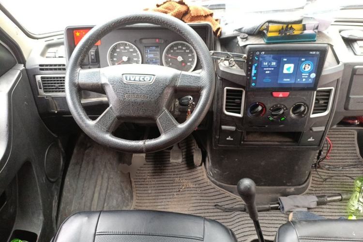 Used Iveco Daily 2017 2.5T A35 Passenger Van 5-7 Seats Model 47Z5 Steering Wheel