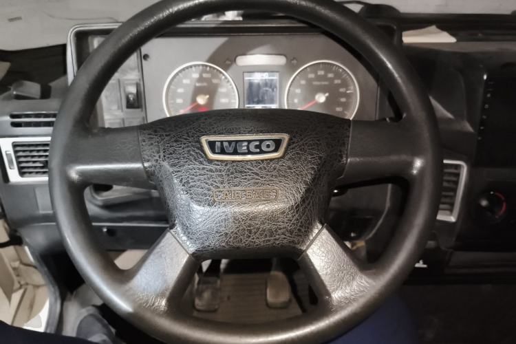 Used Iveco Daily 2017 2.5T A35 Passenger Van 5-7 Seats Model 47Z5 Steering Wheel