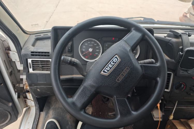 Used Iveco Daily 2017 2.5T A35 Passenger Van 5-7 Seats Model 47Z5 Steering Wheel
