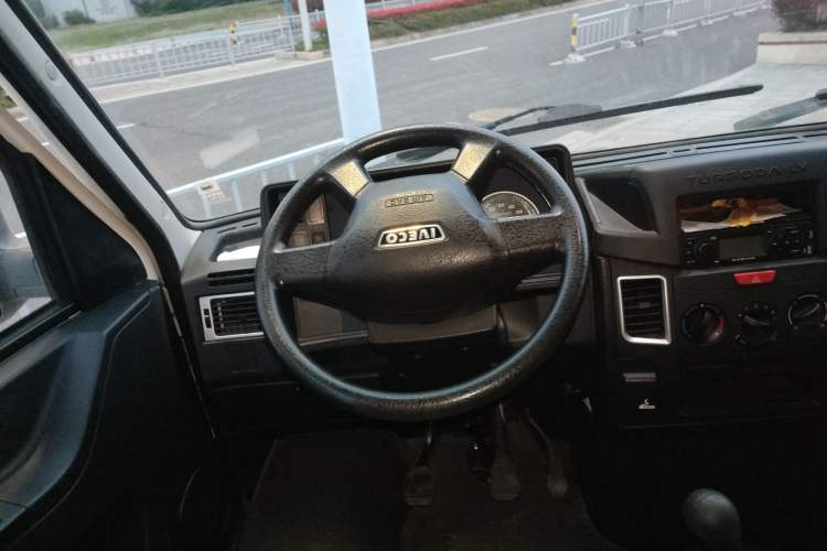 Used Iveco Daily 2017 2.5T A35 Passenger Van 5-7 Seats Model 47Z5 Steering Wheel