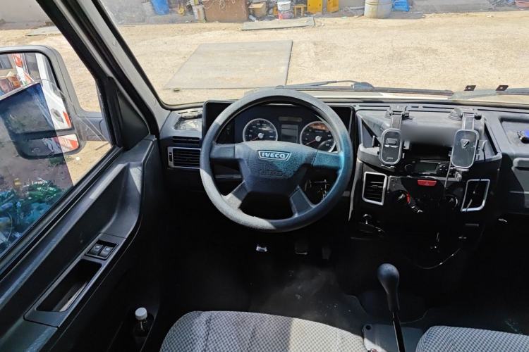 Used Iveco Daily 2017 2.5T A35 Passenger Van 5-7 Seats Model 47Z5 Steering Wheel