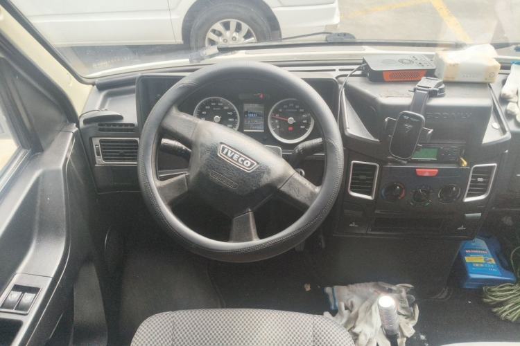 Used Iveco Daily 2017 2.5T A35 Passenger Van 5-7 Seats Model 47Z5 Steering Wheel