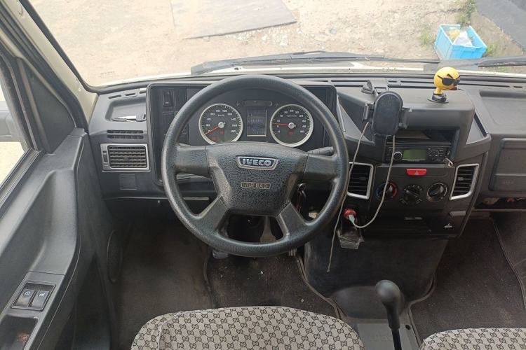 Used Iveco Daily 2017 2.5T A35 Passenger Van 5-7 Seats Model 47Z5 Steering Wheel