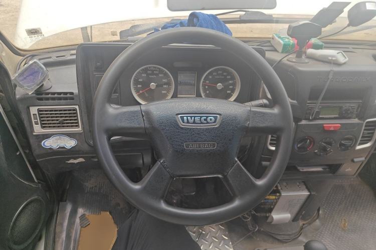 Used Iveco Daily 2017 2.5T A40 Passenger Van 7 Seats Model 47Z5 Steering Wheel