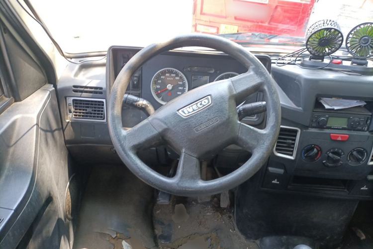 Used Iveco Daily 2017 2.5T A35 Passenger Van 5-7 Seats Model 47Z5 Steering Wheel