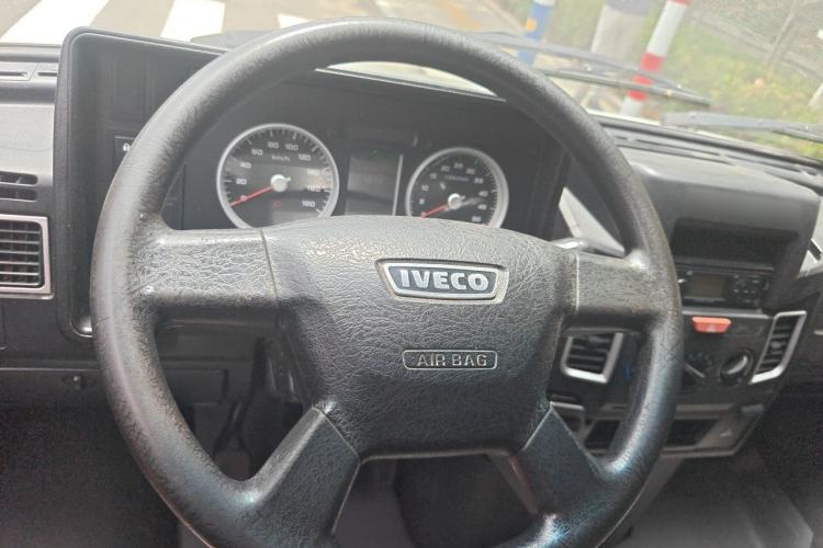 Used Iveco Daily 2017 2.5T A35 Passenger Van 5-7 Seats Model 47Z5 Steering Wheel