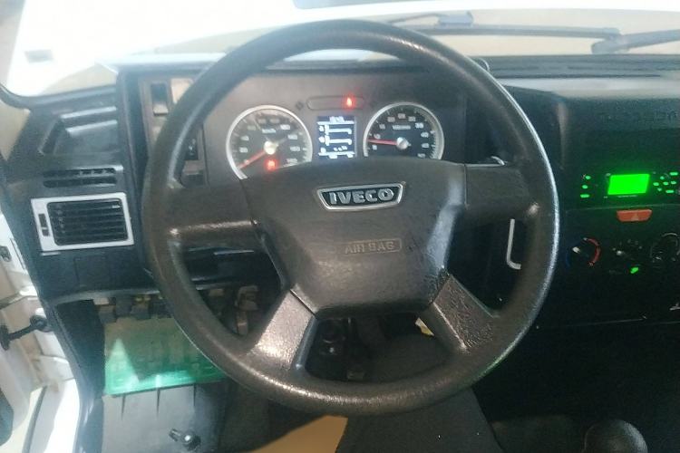 Used Iveco Daily 2017 2.5T A35 Passenger Van 5-7 Seats Model 47Z5 Steering Wheel