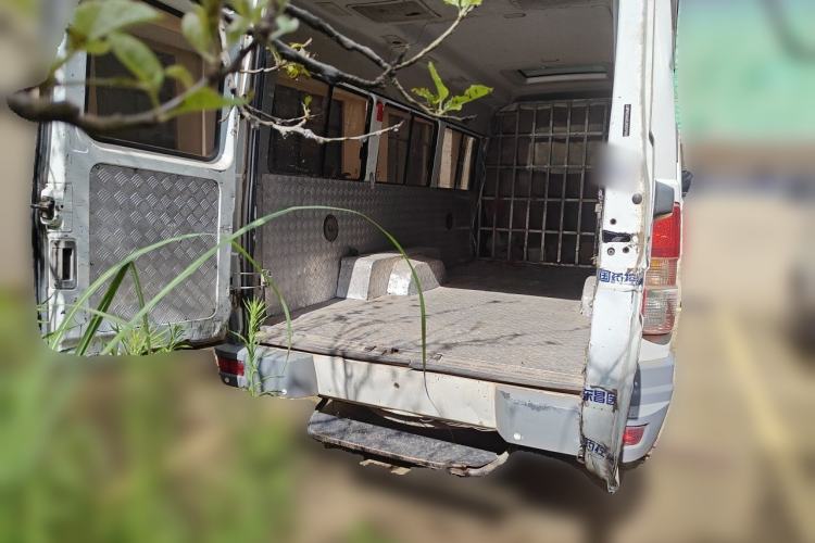 Used Iveco Daily 2017 2.5T A40 Passenger Van 7 Seats Model 47Z5 Trunk