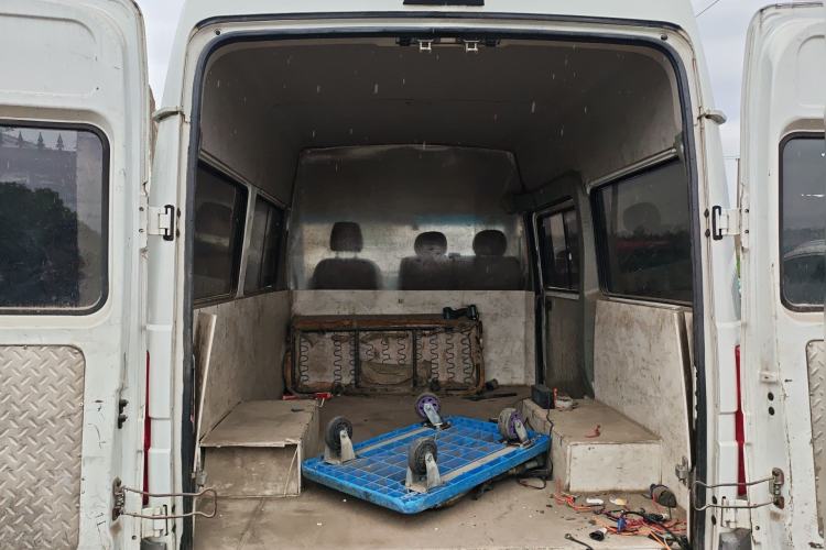 Used Iveco Daily 2017 2.5T A35 Low-Roof 5-7 Seater Passenger Van 47Z5 Trunk
