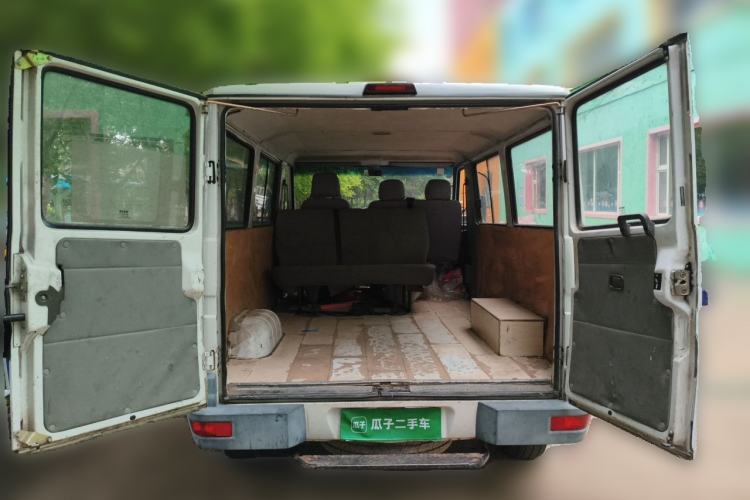 Used Iveco Daily 2017 2.5T A35 Low-Roof 5-7 Seater Passenger Van 47Z5 Trunk