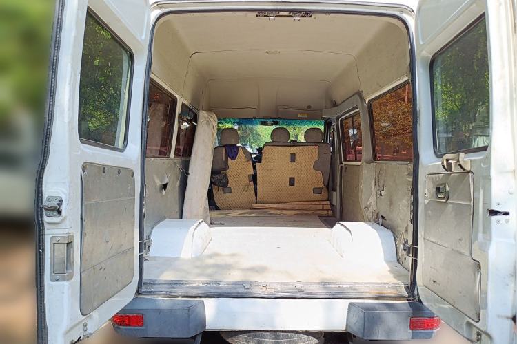 Used Iveco Daily 2017 2.5T A35 Passenger Van 5-7 Seats Model 47Z5 Trunk