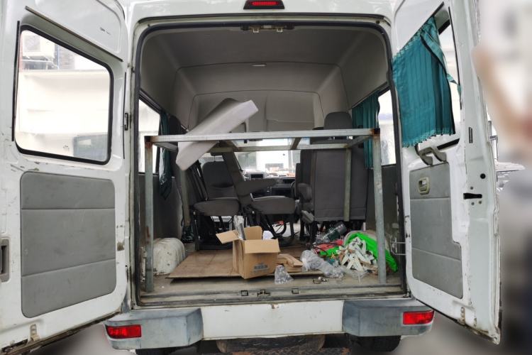 Used Iveco Daily 2017 2.5T A35 Passenger Van 5-7 Seats Model 47Z5 Trunk