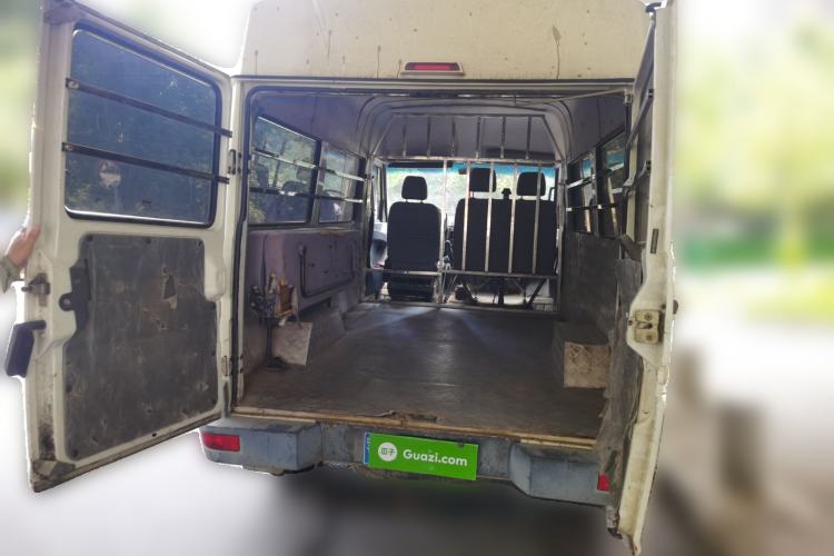 Used Iveco Daily 2017 2.5T A35 Passenger Van 5-7 Seats Model 47Z5 Trunk