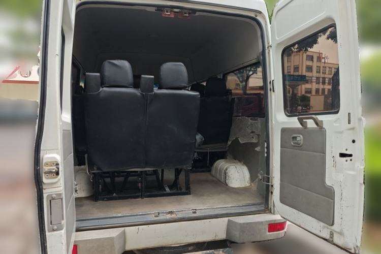Used Iveco Daily 2017 2.5T A35 Passenger Van 5-7 Seats Model 47Z5 Trunk