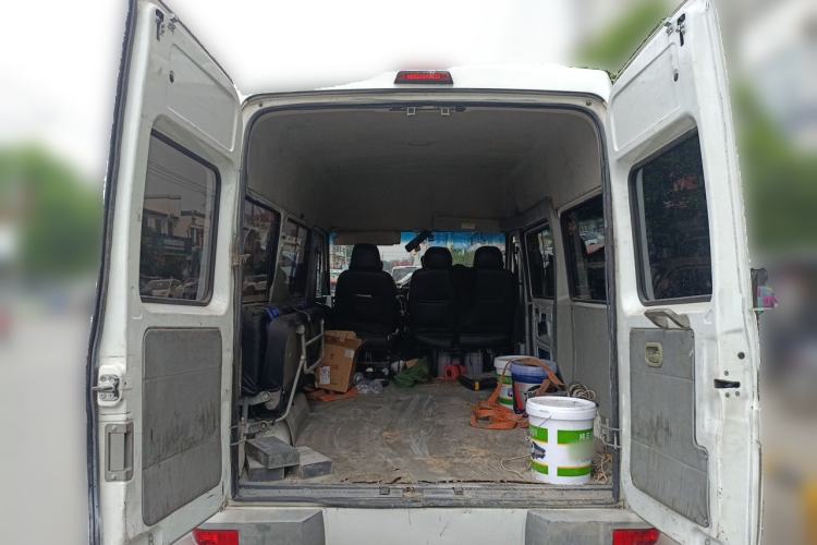 Used Iveco Daily 2017 2.5T A35 Passenger Van 5-7 Seats Model 47Z5 Trunk