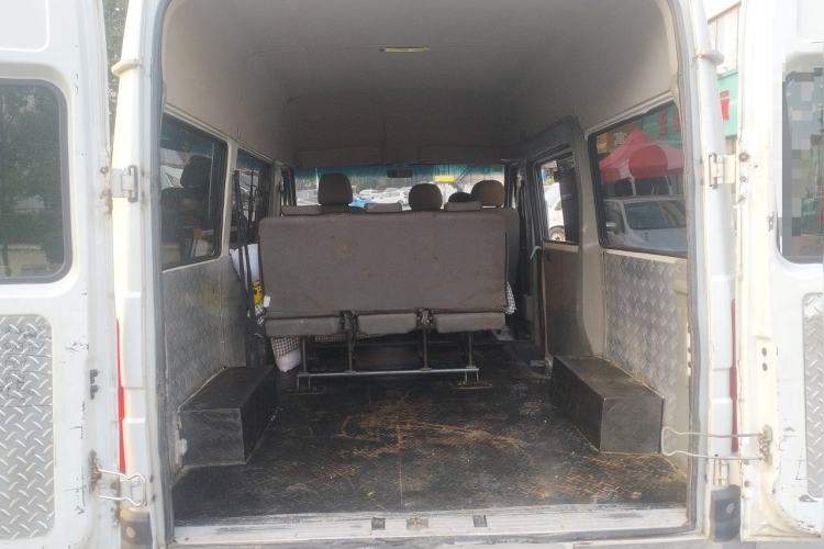 Used Iveco Daily 2017 2.5T A35 Passenger Van 5-7 Seats Model 47Z5 Trunk