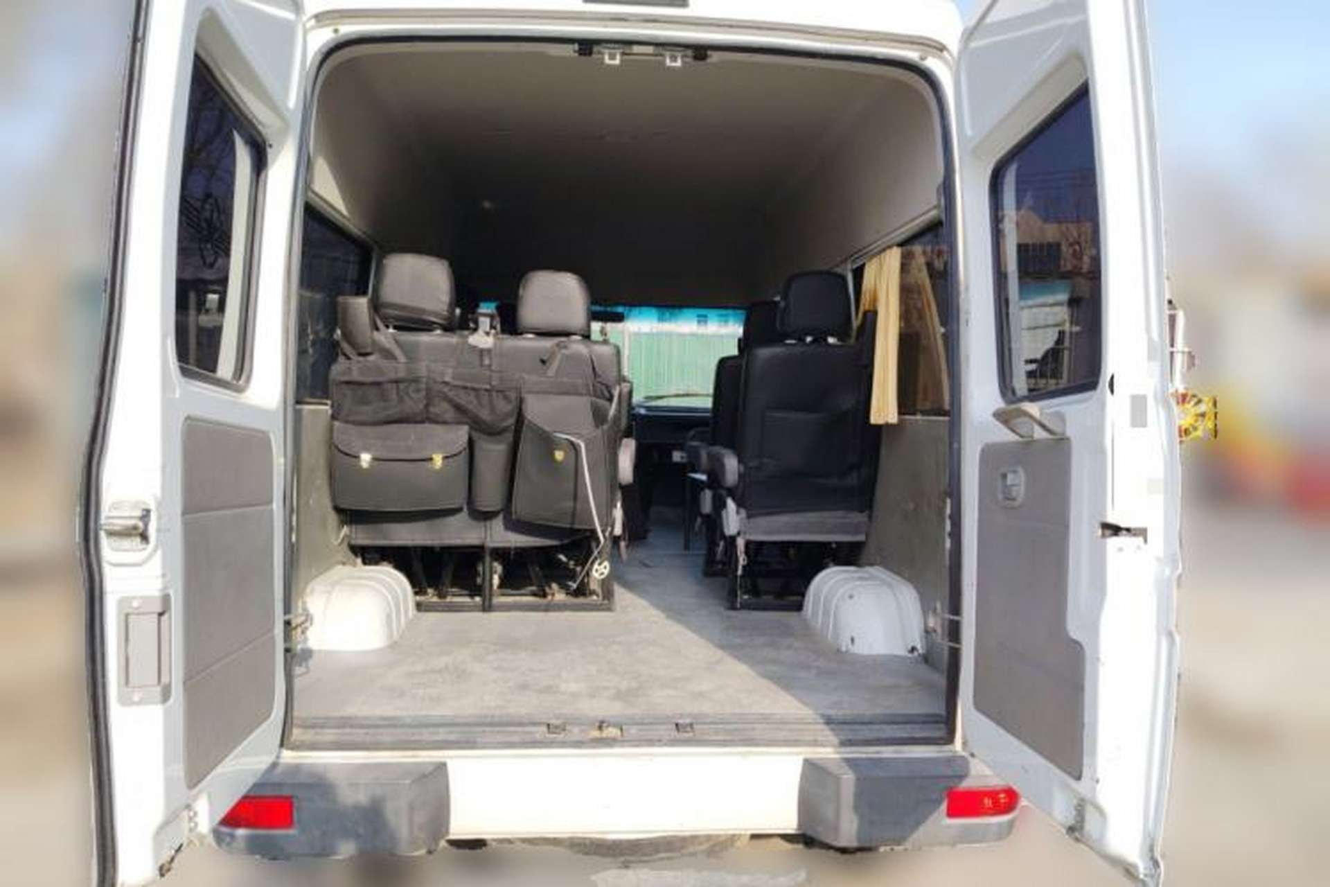 Used Iveco Daily 2017 2.5T A35 Passenger Van 5-7 Seats Model 47Z5 Trunk