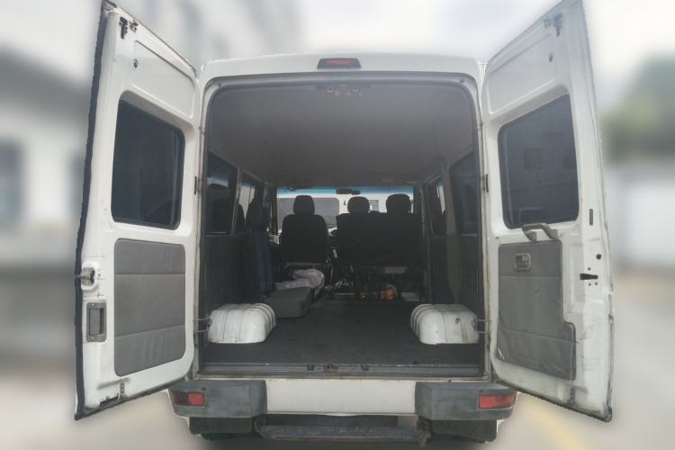 Used Iveco Daily 2017 2.5T A35 Passenger Van 5-7 Seats Model 47Z5 Trunk