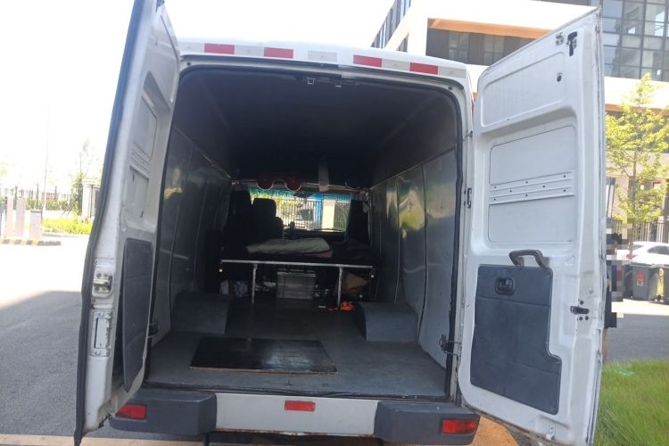 Used Iveco Daily 2017 2.8T V40 Cargo Van Mid-Roof 3/6 Seats 43S5 Trunk