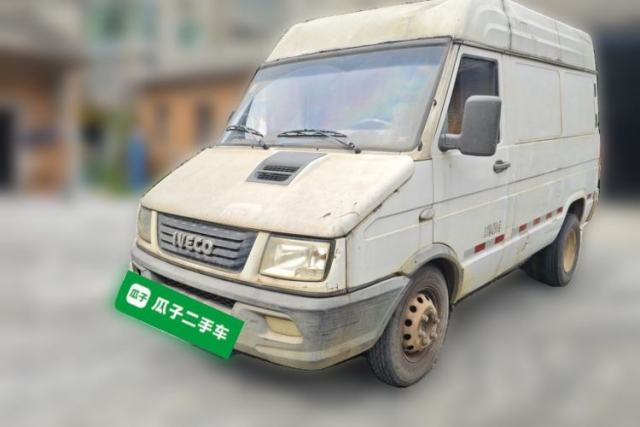 Used Iveco Daily Iveco Deway short-wheelbase manual 2.8-ton diesel 3‑seat cargo van, dimensions 4,850 × 2,000 × 2,520 mm, curb weight 2,190 kg.