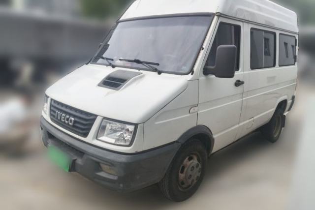 Used Iveco Daily 2017 2.5T A35 Passenger Van 5-7 Seats Model 47Z5
