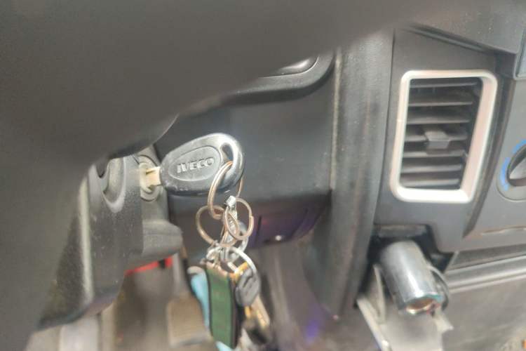 Used Iveco Daily 2017 2.5T A35 Passenger Van 5-7 Seats Model 47Z5 Vehicle Key