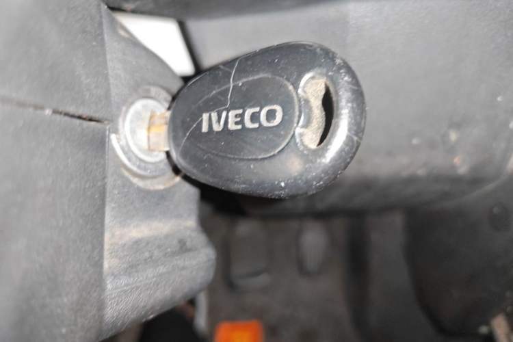 Used Iveco Daily 2017 2.8T V35 Box Truck 3 Seats 43S5 Vehicle Key