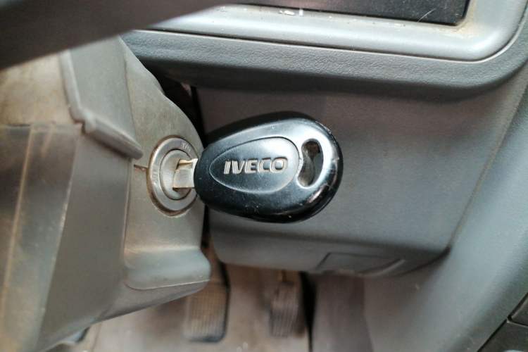 Used Iveco Daily 2017 2.5T A35 Low-Roof 5-7 Seater Passenger Van 47Z5 Vehicle Key