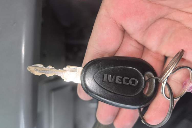 Used Iveco Daily 2017 2.8T V35 Cargo Van Mid-Roof 3/6 Seats 43S5 Vehicle Key