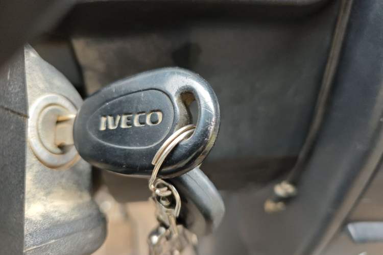 Used Iveco Daily 2017 2.5T A35 Passenger Van 5-7 Seats Model 47Z5 Vehicle Key