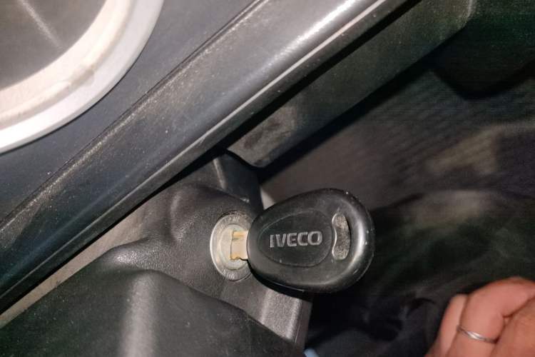 Used Iveco Daily 2017 2.5T A35 Passenger Van 5-7 Seats Model 47Z5 Vehicle Key