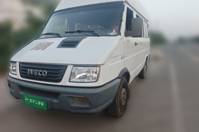 Iveco Daily 2017 2.5T A35 Passenger Van 5-7 Seats Model 47Z5 usata