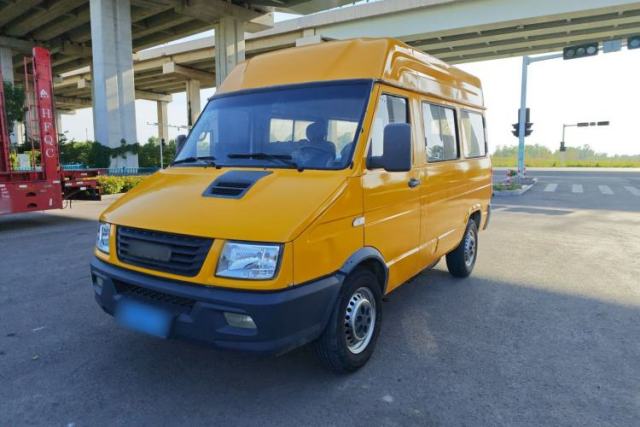 Used Iveco Daily 2017 2.5T A35 Passenger Van 5-7 Seats Model 47Z5