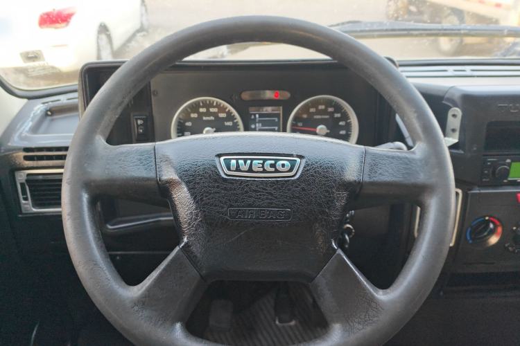 Used Iveco Daily 2017 2.5T A35 Passenger Van 5-7 Seats Model 47Z5 Steering Wheel