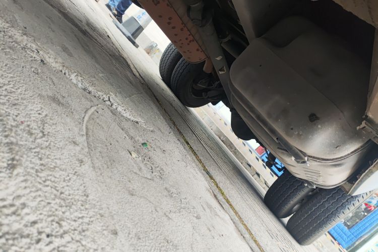 Used Iveco Daily 2020 2.5T A35 Passenger Van with Dual Tires Mid-Roof Design 5-9 Seater Side-Sliding Door China V Emission Standard Chassis Front Left