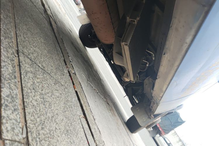 Used Iveco Daily 2020 2.5T A35 Passenger Van with Dual Tires Mid-Roof Design 5-9 Seater Side-Sliding Door China V Emission Standard Chassis Rear Right