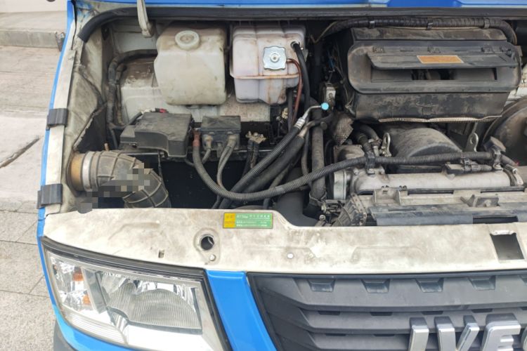 Used Iveco Daily 2020 2.5T A35 Passenger Van with Dual Tires Mid-Roof Design 5-9 Seater Side-Sliding Door China V Emission Standard Engine Bay Right